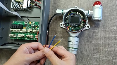  儀器通過4-20mA信號與MIC2000控制器接線操作